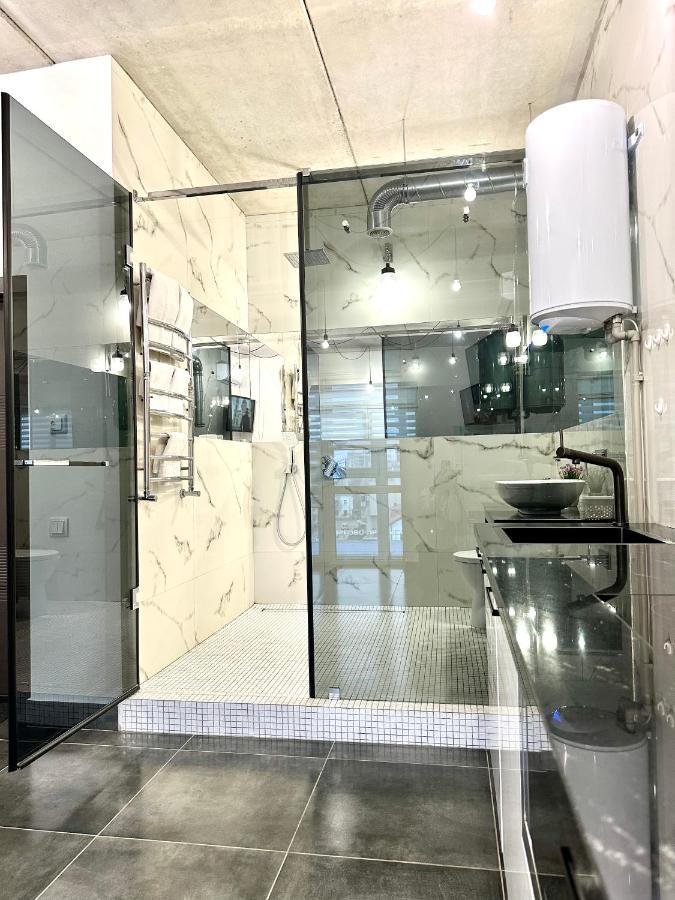 Designer Apartments In The City Center Ровно Экстерьер фото