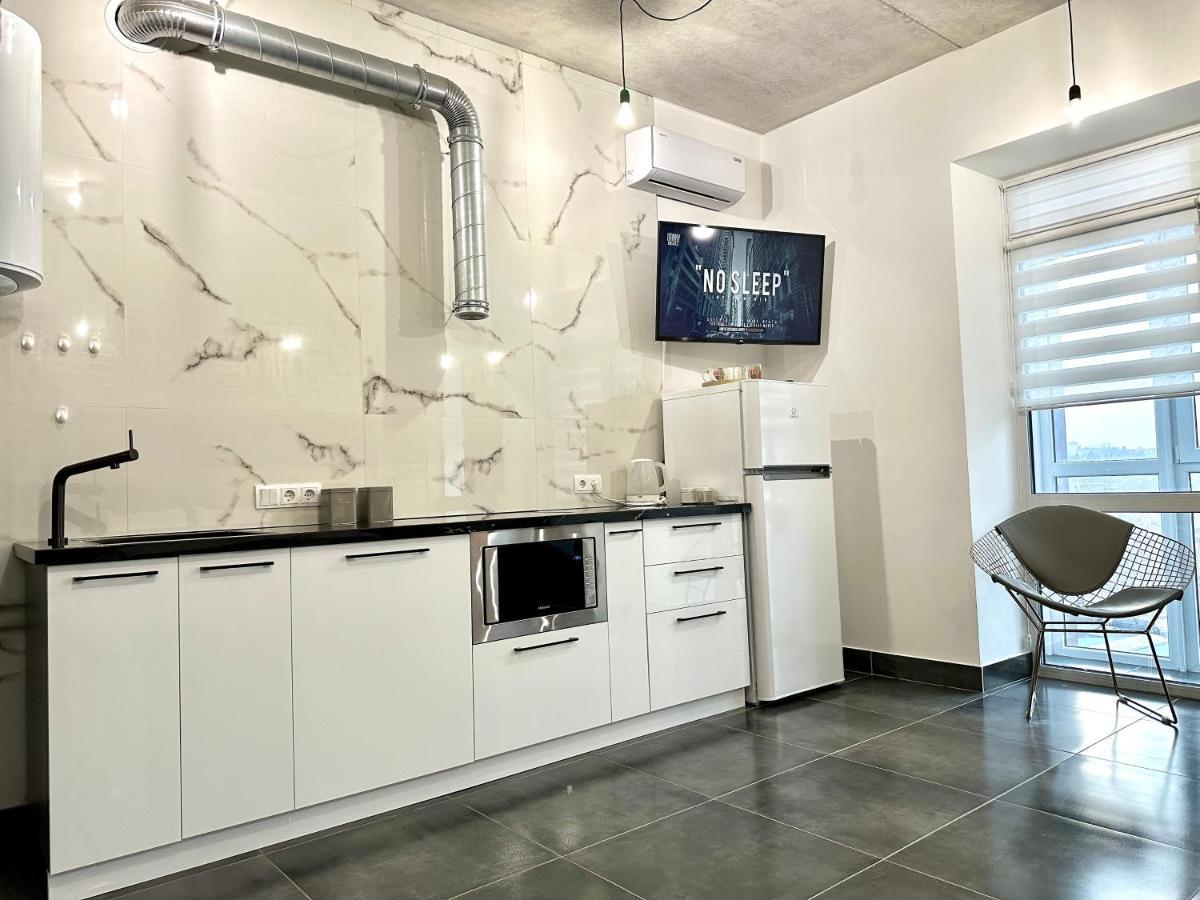 Designer Apartments In The City Center Ровно Экстерьер фото