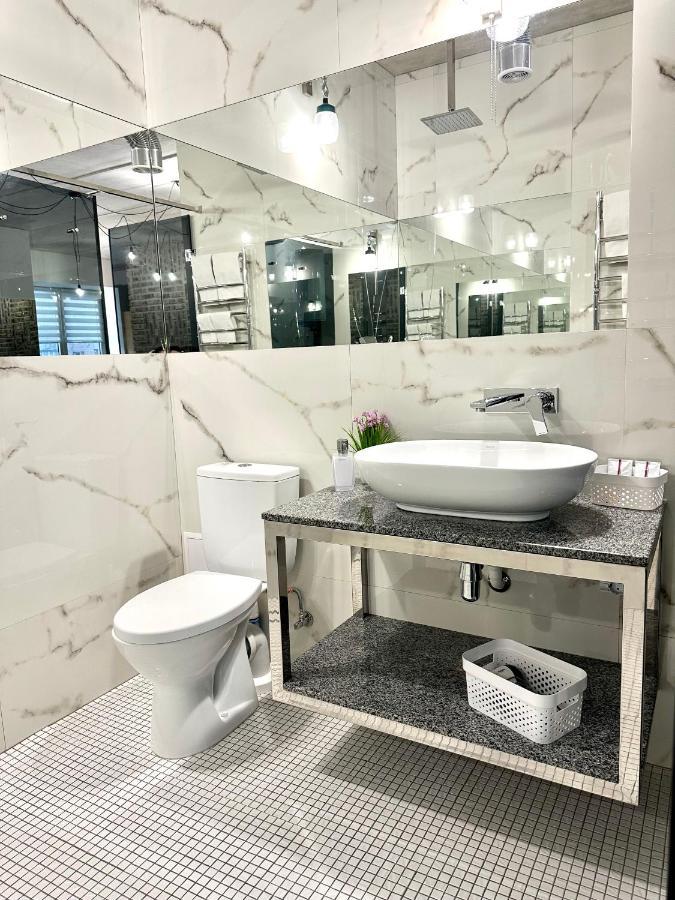 Designer Apartments In The City Center Ровно Экстерьер фото