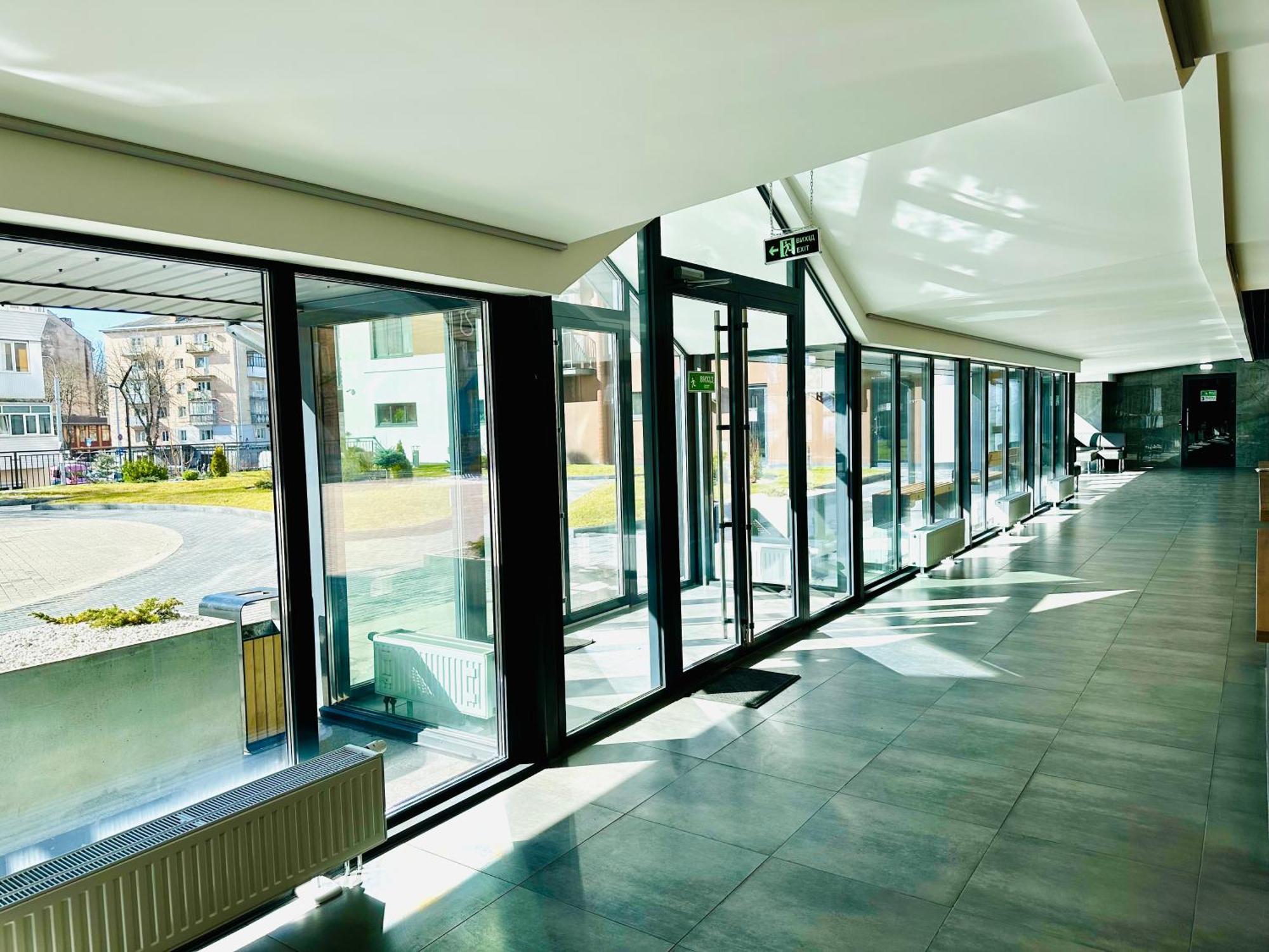 Designer Apartments In The City Center Ровно Экстерьер фото